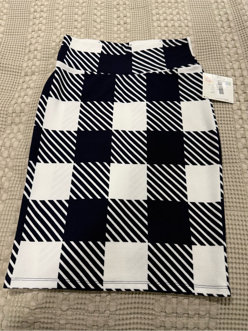 NWT LuLaRoe Cassie Navy Blue & White Checkered Knit Pencil Skirt - Picture 9 of 14